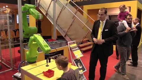 Robotic shoulders in practice, a very wide range of industrial uses Stock Footage 81238441