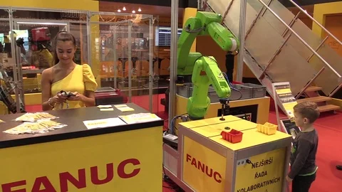Robotic shoulders in practice, a very wide range of industrial uses Video stock 81245436