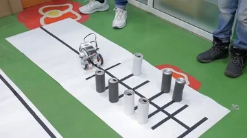 Robots drive on the road. Programming, innovation Video stock 85552429