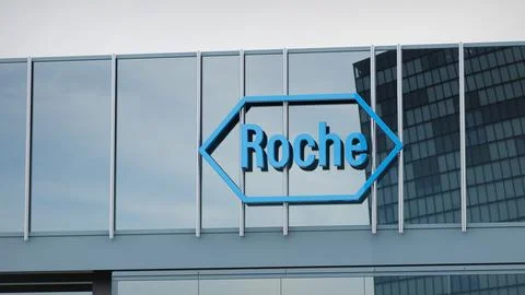 Roche Stock data presented on the logo of the office facade editorial Stock-Fotos