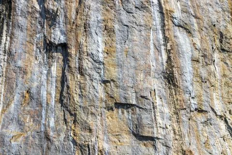 Rock cliff wall texture limestone islands Koh Phi Phi Thailand. Foto stock