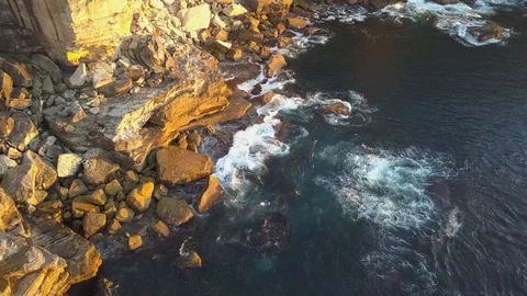 Rock cliff wave 库存影片 108253168