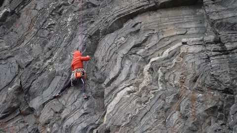 Rock Climber on cliff - closer Stock-Footage 265253553
