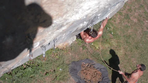 Rock climber climbs overhanging route 스톡 동영상 29354961