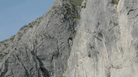Rock climber falling reverse HD 스톡 동영상 37614225