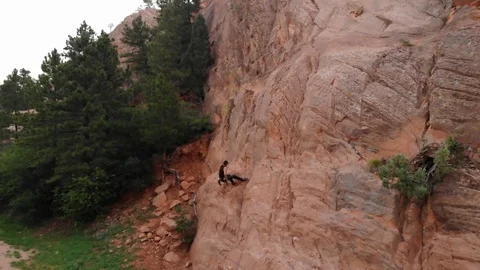Rock Climber Falling With a Rope Stockbeeldmateriaal 104223297