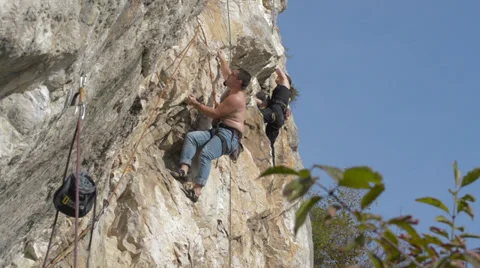 Rock climber makes dificult move HD Video stock 33531166