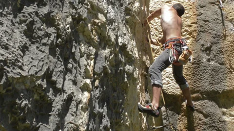 Rock climber rests and chalks up Stock Footage 29346461