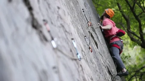 Rock climbing. Climber puts hand in magnesium bag. Slow motion 120 fps. 스톡 동영상 73048633
