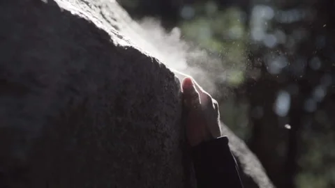 Rock climbing grab in slow-motion Vídeos de archivo 200525451