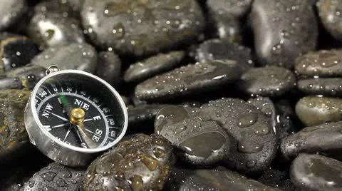 Rock with compass 스톡 동영상 8895613