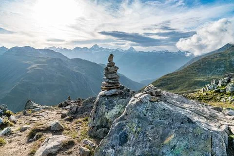 A rock with a cross on top of it Foto stock