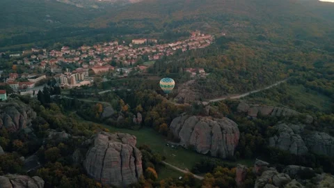 Rock formations and walls of a medieval fortress in Belogradchik, northwest Bulg Video stock 230433996