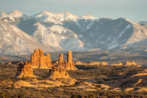 Rock formations with distant snow-covered mountains in the distance Fotos de archivo