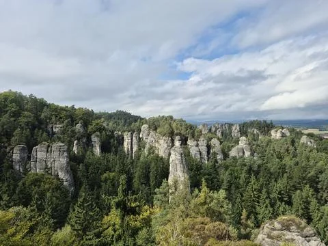Rock formations interspersed with dense fores Stock-Fotos