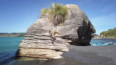 Rock formations know as the Pancake Rocks at the town of Raglan,New Zealand Stock Footage 142271187