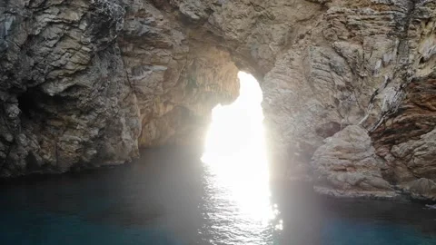 Rock with a hole 库存影片 238763177