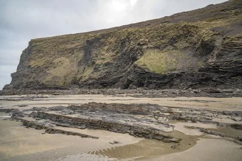 Rock layers in the cliffs at Crackington Haven Foto stock