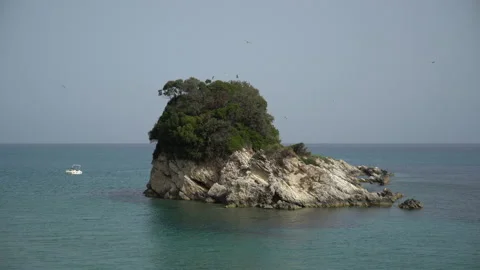 Rock in the middle of ocean 스톡 동영상 230306546