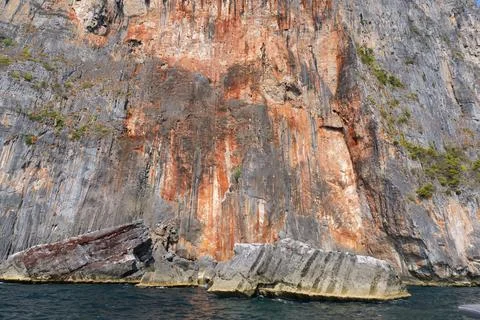 Rock in the ocean, stone structure Fotos Stock