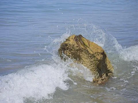 Rock in ocean waves Stock Photos