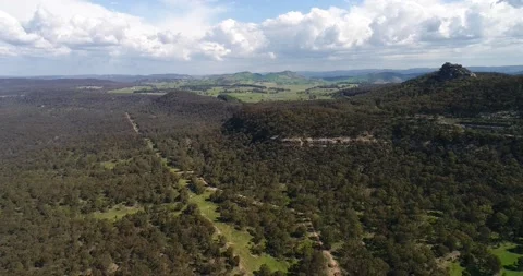 Rock peak in Capertee valley mountains on Castlereagh highway – 4k. Stock Footage 141090243