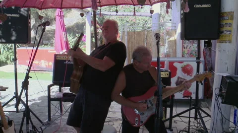Rock &amp; Roll duo performs at outdoor beach bar concert, Stock Footage 41527908
