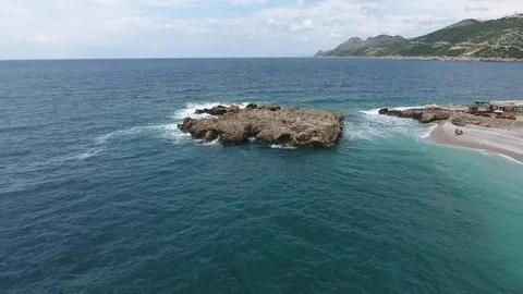 Rock in the sea Video stock 76524052