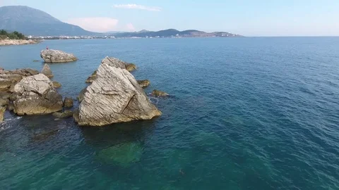 Rock in the sea Video stock 76525017