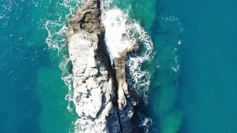 Rock in the sea 库存影片 238763005