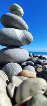Rock Stack by the Sea with Midday Surf Foto stock