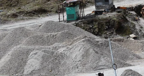 Rock Stone Crushing Machine 動画素材 335514190