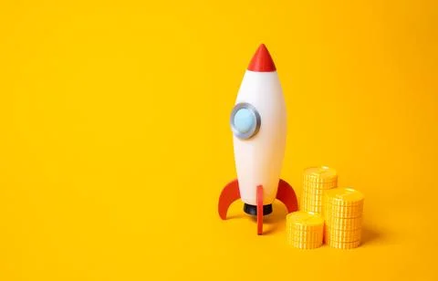 Rocket and a stack of coins. Startups and advertising. Space race. Business l Foto stock