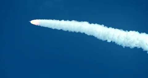 Rocket flying at high altitude Vídeo Stock 90828392