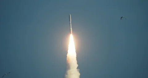 Rocket launching into space Vídeo Stock 90824906