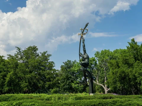 Rocket Thrower sculpture in Flushing Meadows Corona Park. Time-laps. 4K Stock Footage 200780501