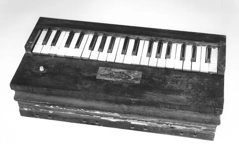 Rocking Melodeon ca. 1843 Caleb Packard The "rocking" melodeon or organ rec.. 스톡 사진