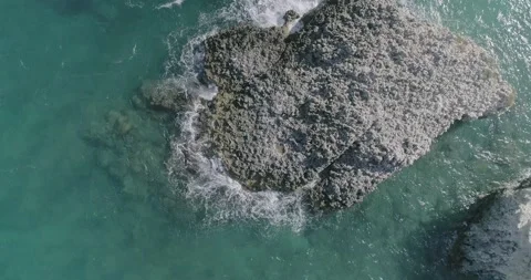 Rocking Waves Vídeo Stock 134812052