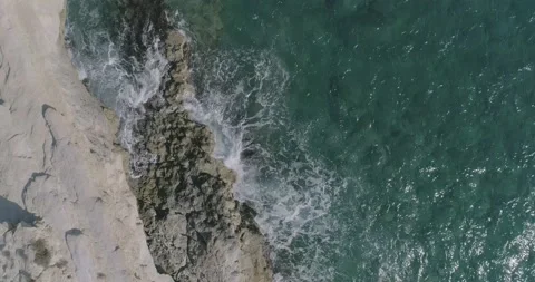 Rocking Waves Vídeo Stock 134812371