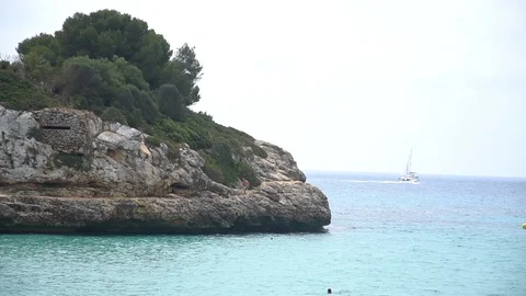 Rocks and boat 動画素材 128348084