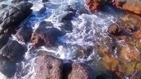 Rocks and light waves on part of Kata Beach 库存影片 244316312