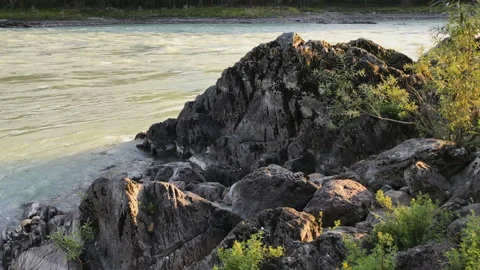 Rocks and a mountain river 库存影片 92845781
