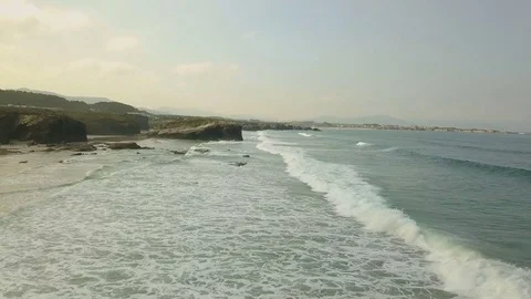 Rocks and ocean Stockbeeldmateriaal 82382903