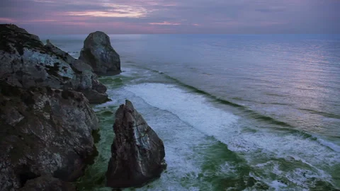 Rocks and ocean Видео 106460020