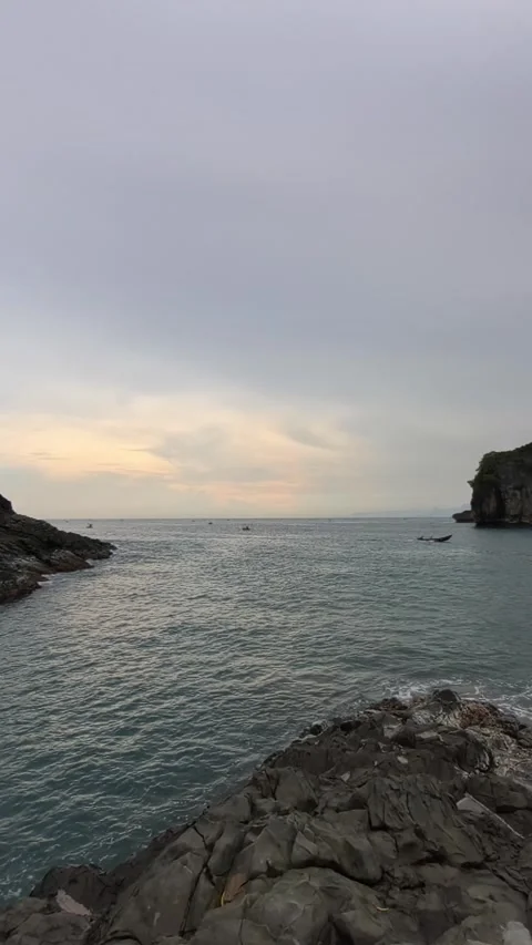 Rocks and sea 库存影片 333497612