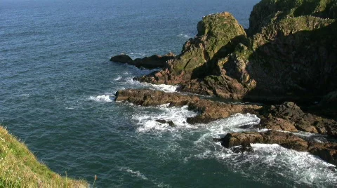 Rocks and waves Video stock 95613