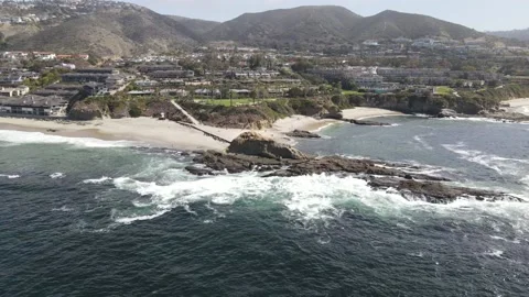 Rocks and waves at Laguna Beach 库存影片 151005795