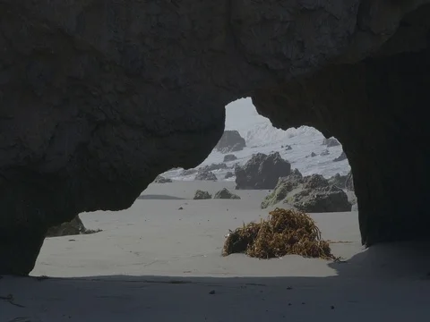 Rocks at El Matador Beach Vídeos de archivo 80747185