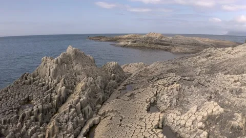 ROCKS ON THE OCEAN Vídeo Stock 188111066