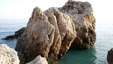Rocks in the sea. Vídeos de archivo 69224943